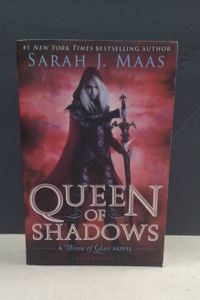 Queen of Shadows (Throne of Glass)